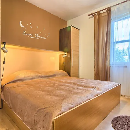 Lovely With Swimming Pool Apartment