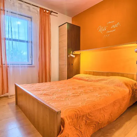 Apartment Lovely With Swimming Pool Pula