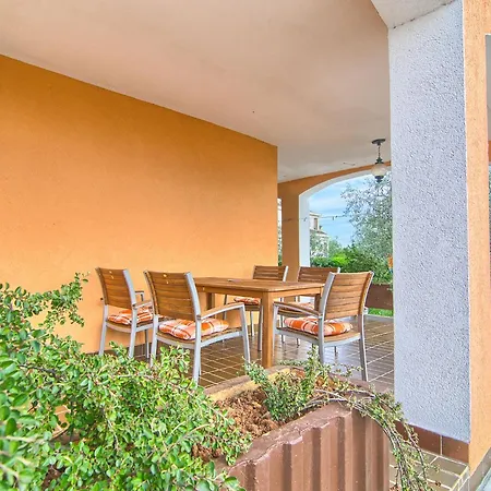 Apartment Lovely With Swimming Pool Pula