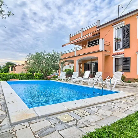 Apartment Lovely With Swimming Pool *